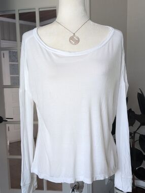 Club Monaco White Long-Sleeve Scoop Neck Tee